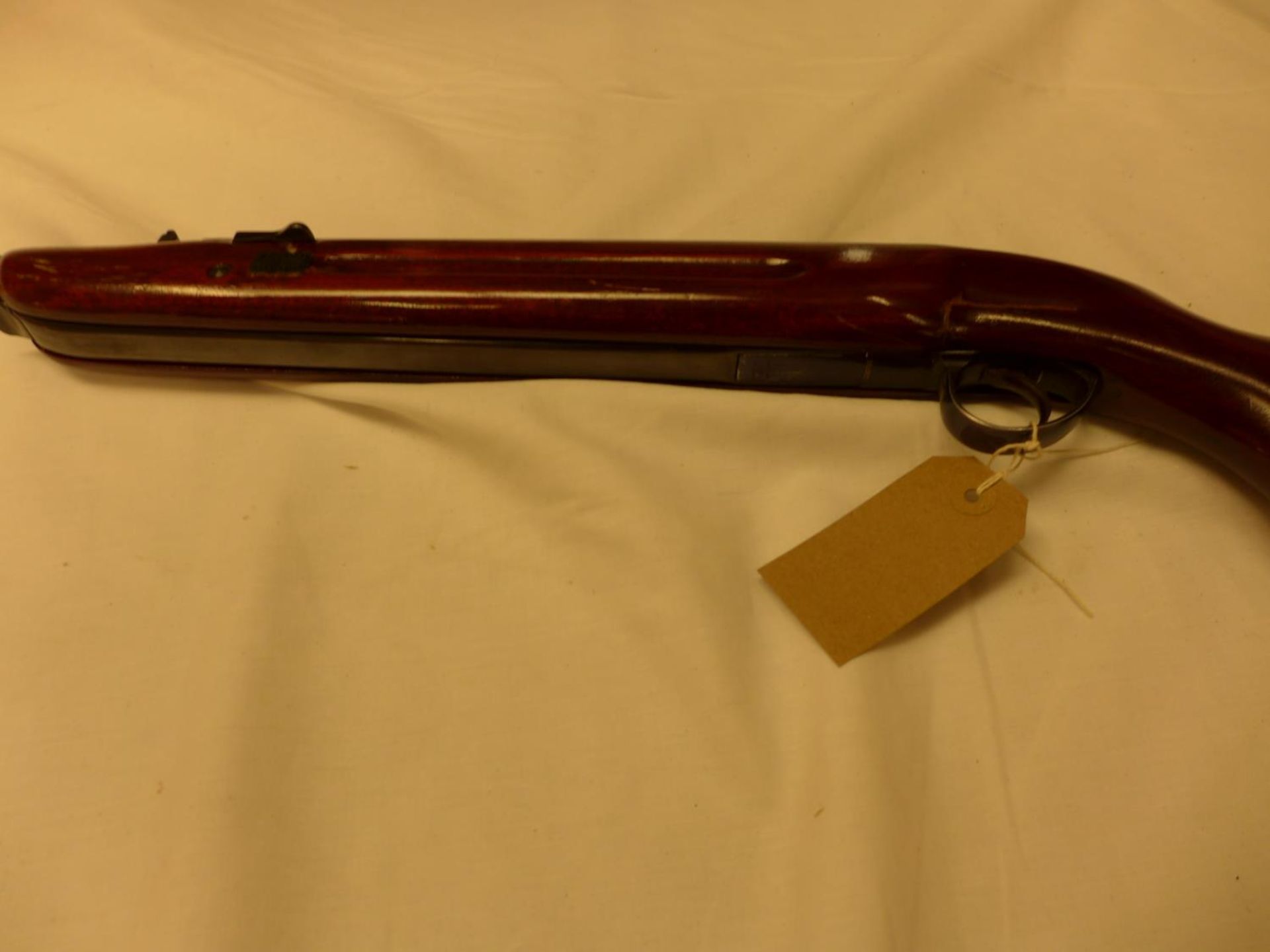 A B.S.A. 'AIRSPORTER' .22 CALBIRE UNDERLEVER AIR RIFLE, 47CM BARREL, WOODEN STOCK - Image 5 of 6