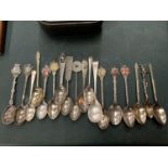 EIGHTEEN VARIOUS TEA SPOONS, SOME SILVER AND A PEN KNIFE WITH A VINTAGE TIN