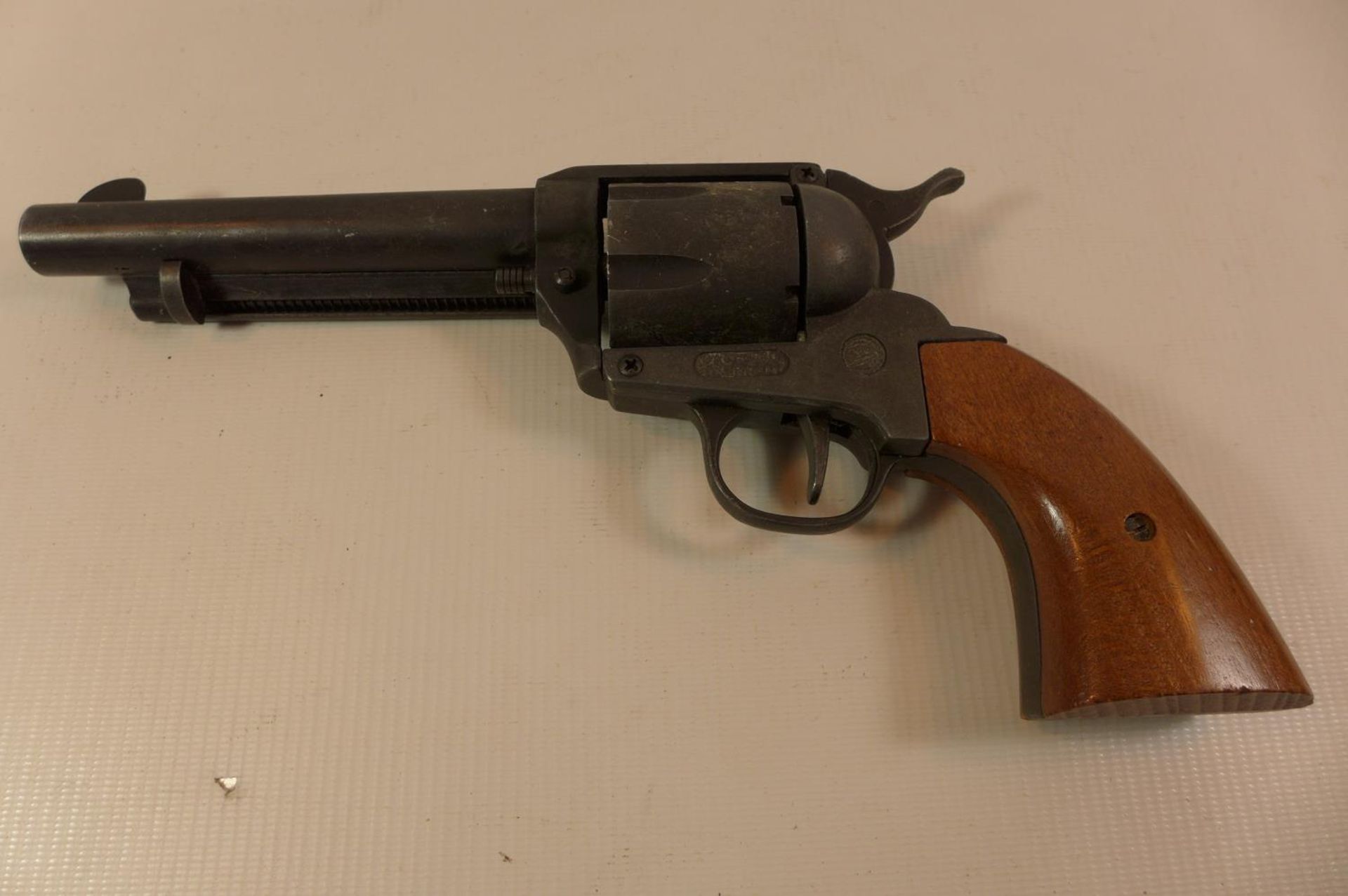 A REPLICA BLANK FIRING 380 CALIBRE REVOLVER WITH A 14CM BARREL