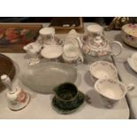 A COLLECTION OF CERAMIC ITEMS TO INCLUDE A FLOWER DESIGN TEA SET COMPRISING OF A TEAPOT, CUPS,