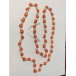 A SET OF CORAL CARVED IN A FLOWER DESIGN AND PEARL BEADS