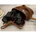 A PAIR OF TELINOR PARIS WIDE ANGLE BINOCULARS IN A LEATHER CARRY CASE