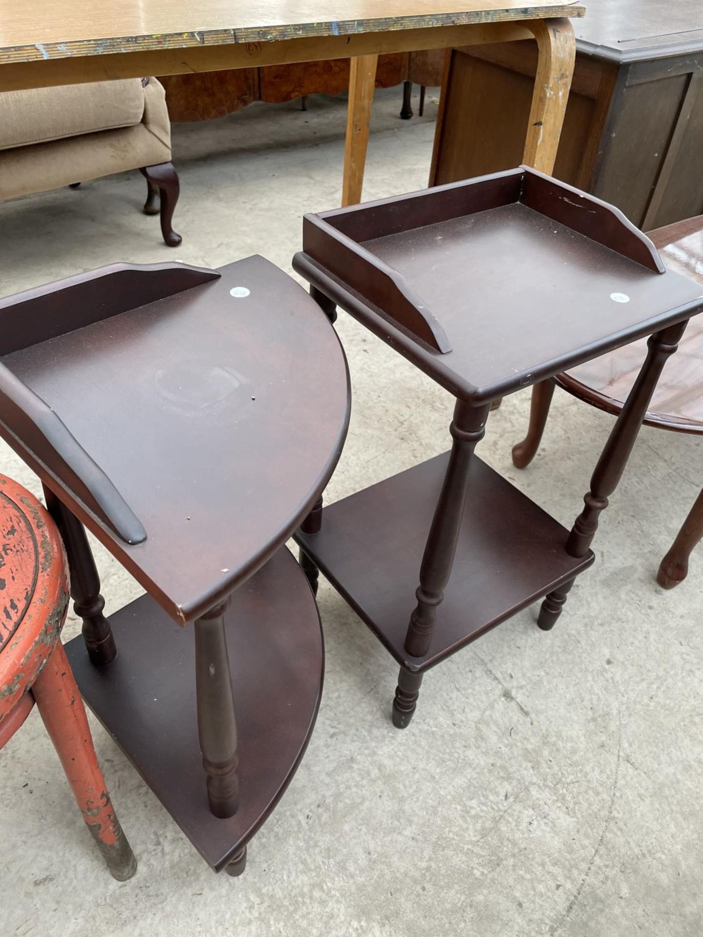 A MAHOGANY COFFEE TABLE ON CABRIOLE LEGS, BENTWOOD CHAIR AND TWO MODERN TABLES WITH GALLERY BACKS - Image 4 of 4