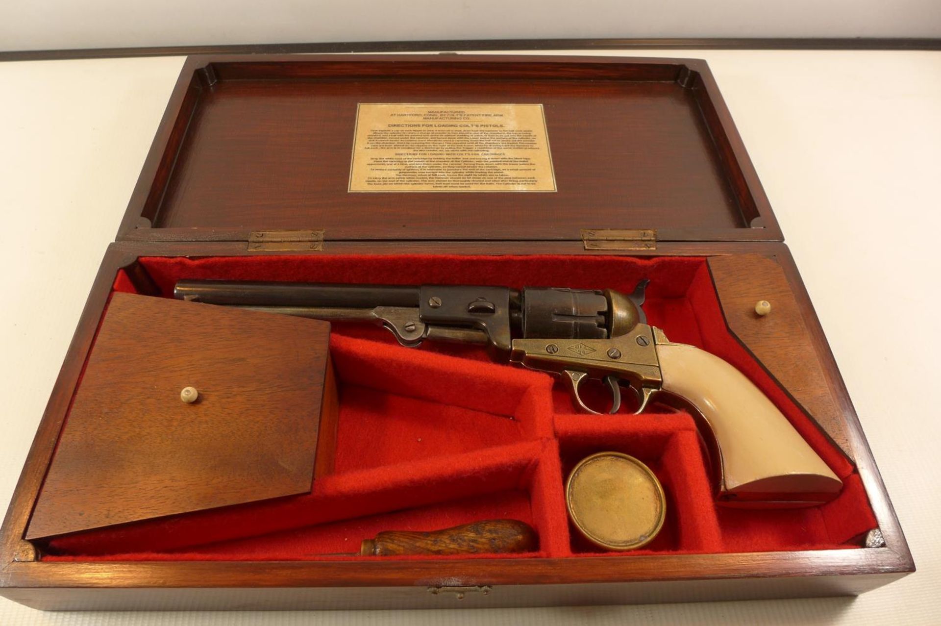 A CASED REPLICA BKA 98 NON FIRING COLT REVOLVER, WITH 19CM BARREL - Image 2 of 5