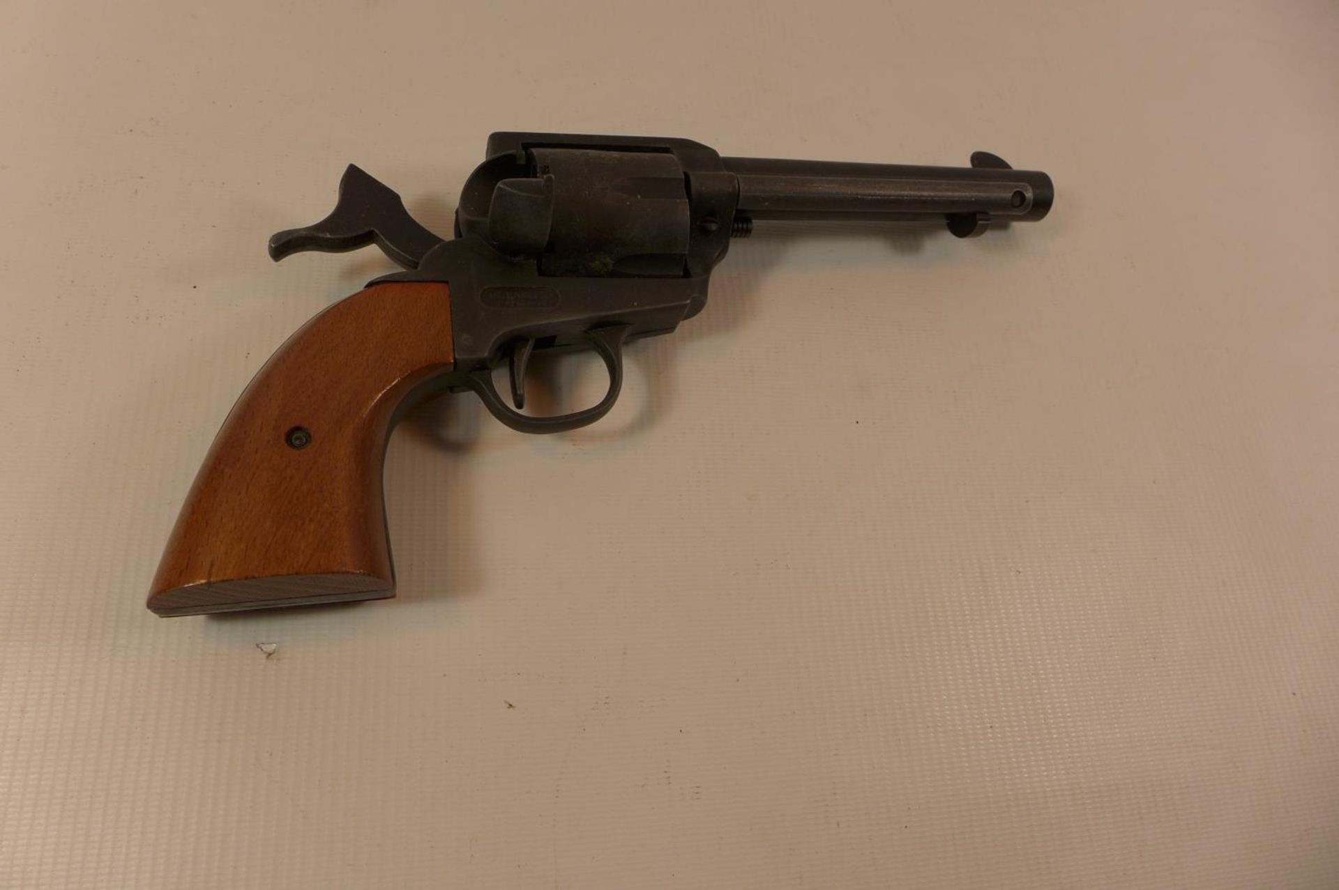 A REPLICA BLANK FIRING 380 CALIBRE REVOLVER WITH A 14CM BARREL - Image 3 of 5