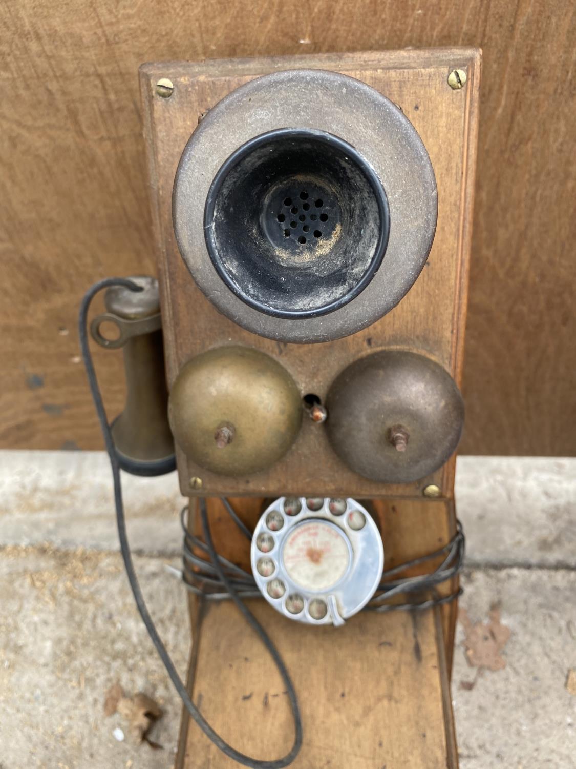 AN EARLY 20TH CENTURY STYLE WALL MOUNTED TELEPHONE - Image 3 of 3