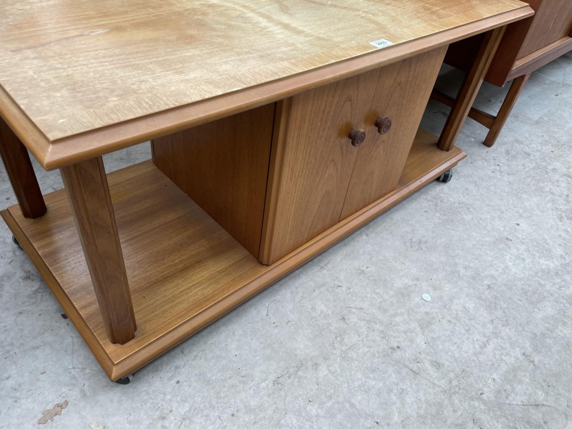 A RETRO TEAK CROSSBANDED TWO TIER COFFEE TABLE ENCLOSING CUPBOARDS BY J SAKOL, GLASGOW, 42X18" - Image 3 of 3