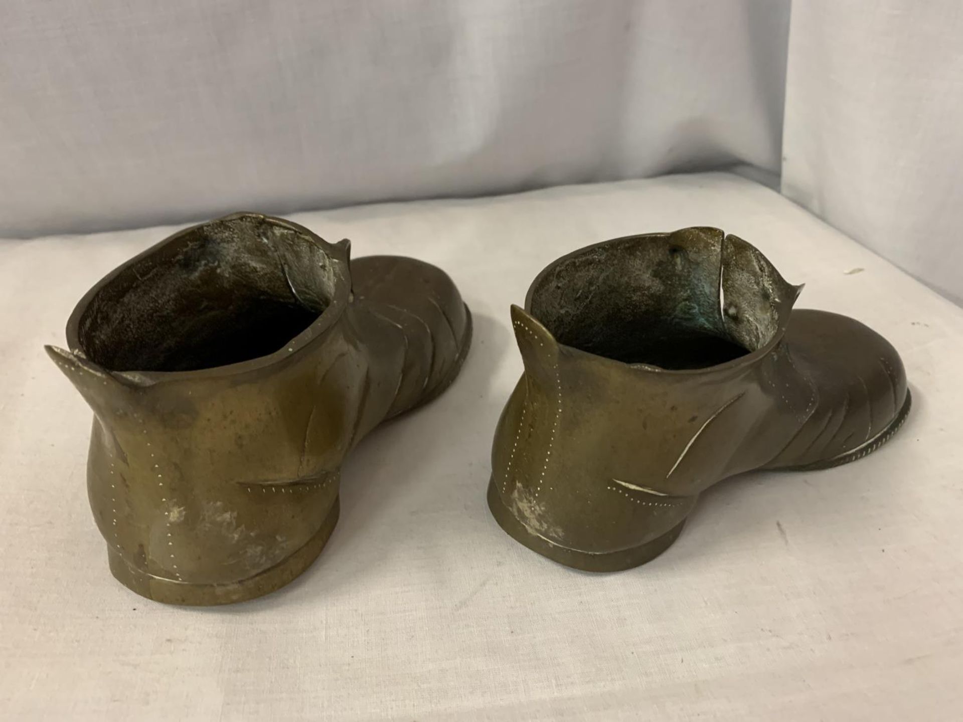 TWO HEAVY BRASS BOOTS L:19CM - Image 3 of 4