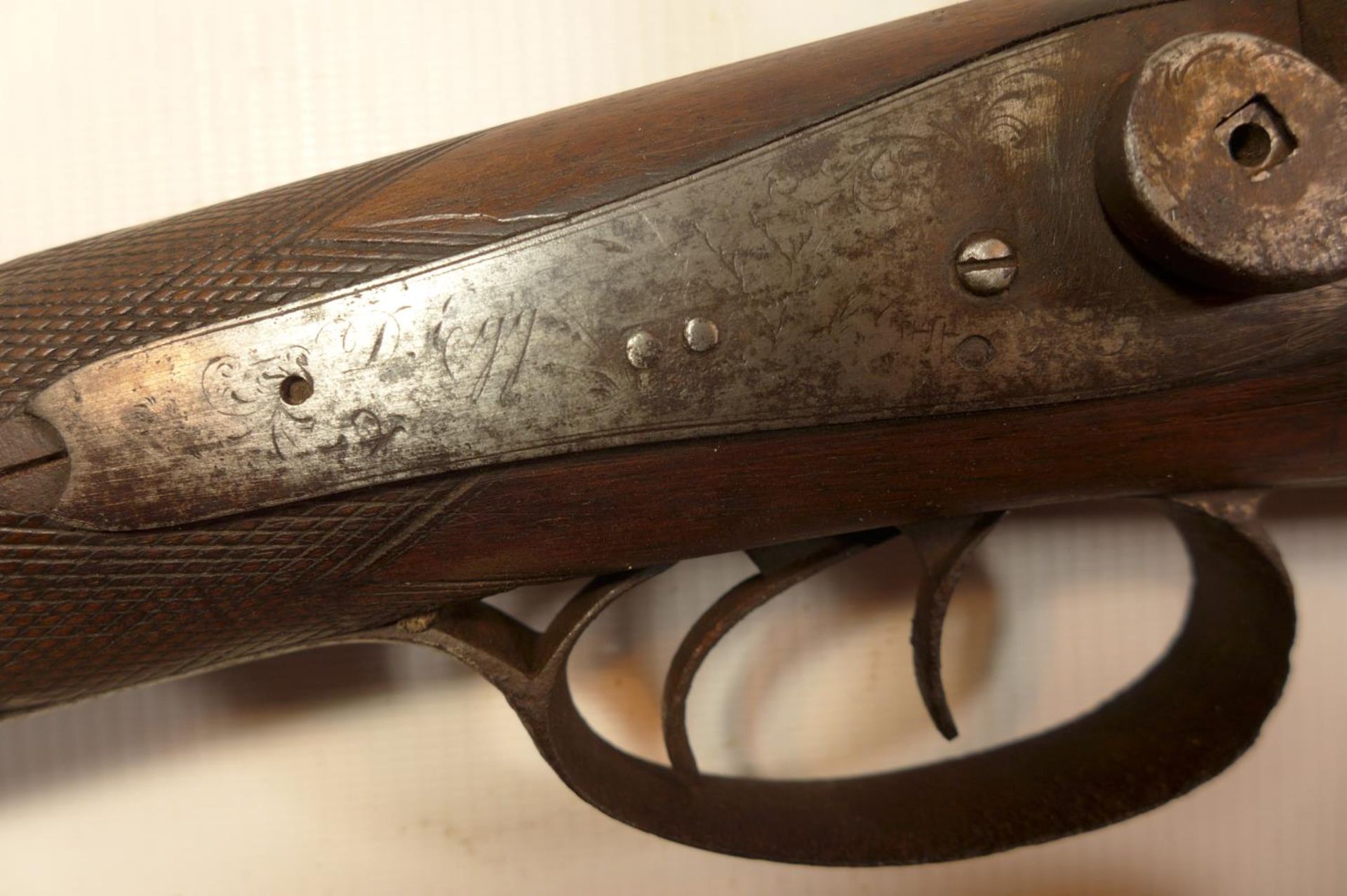 A DOUBLE BARRELED SIDE BY SIDE PERCUSSION CAP SHOTGUN BY DURS EGG WITH A 71CM BARREL. ENGRAVED LOCKS - Image 4 of 6