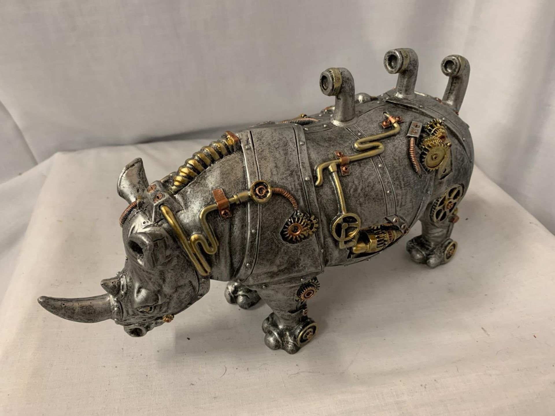 A STEAM PUNK RHINO L:33CM - Image 2 of 3