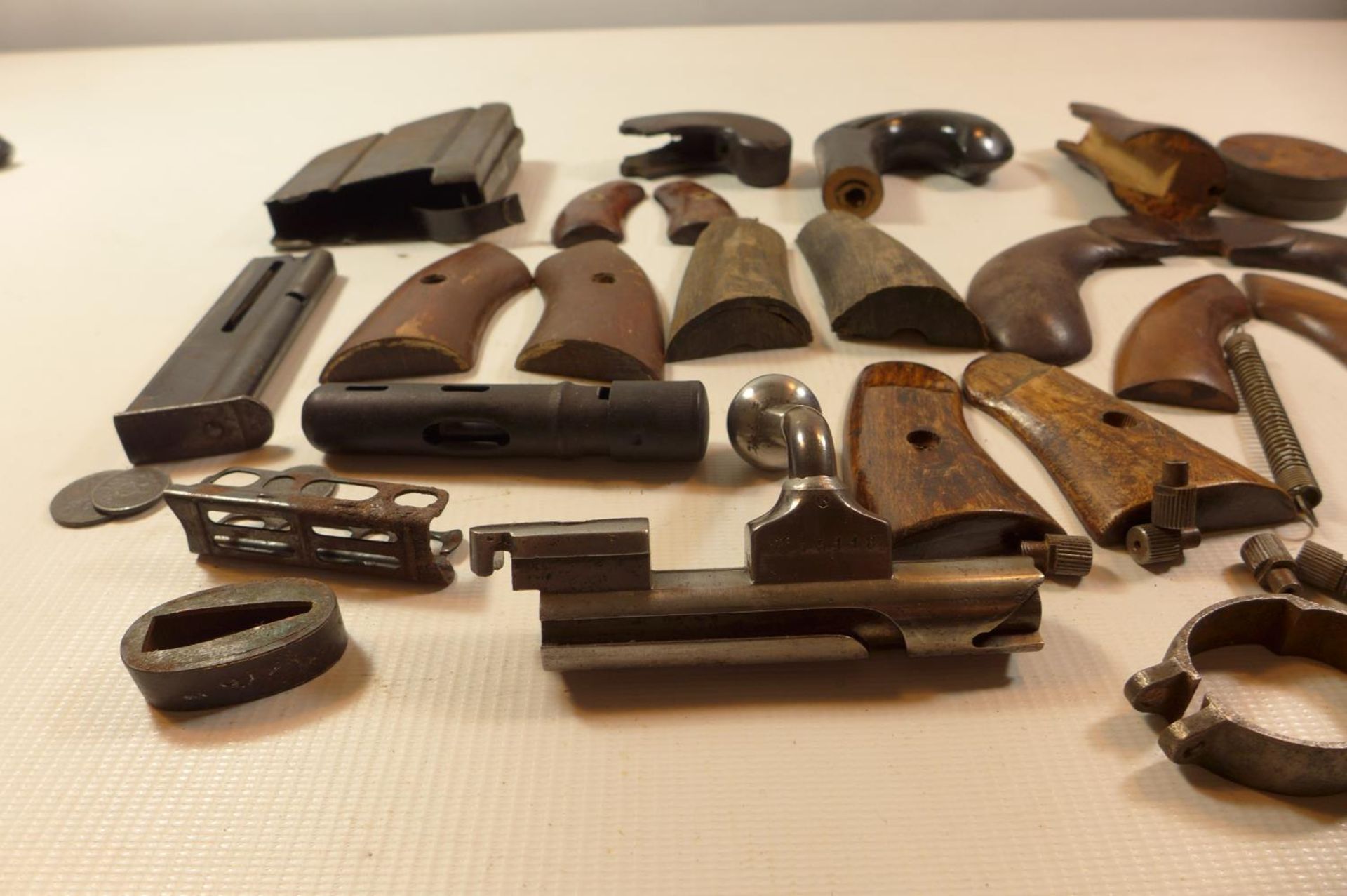 A COLLECTION OF GUN PARTS, TO INCLUDE SETS OF WOODEN GRIPS, MAGAZINES,SPRINGS ETC - Image 2 of 8