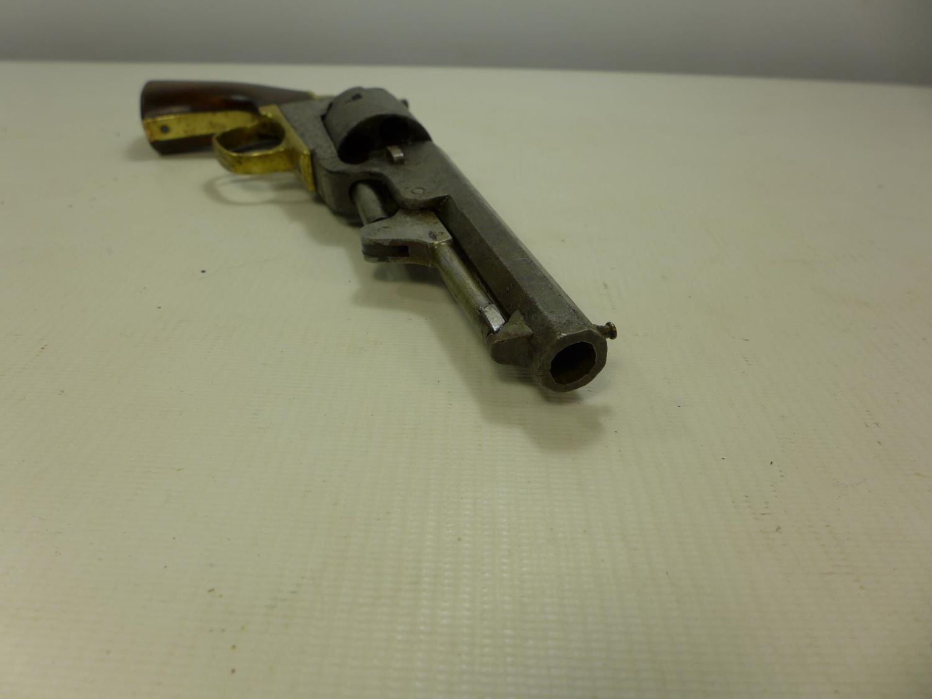 AN AMERICAN COLT EXTRA FIVE, SHOT .35 CALIBRE REVOLVER, 12CM BARREL - Image 3 of 9