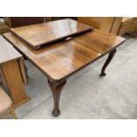 AN EDWARDIAN MAHOGANY WIND-OUT DINING TABLE ON CABRIOLE LEGS WITH EXTRA LEAF AND WINDER, 49X41" (