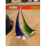 A MURANO GLASS SAILING BOAT HEIGHT 20CM