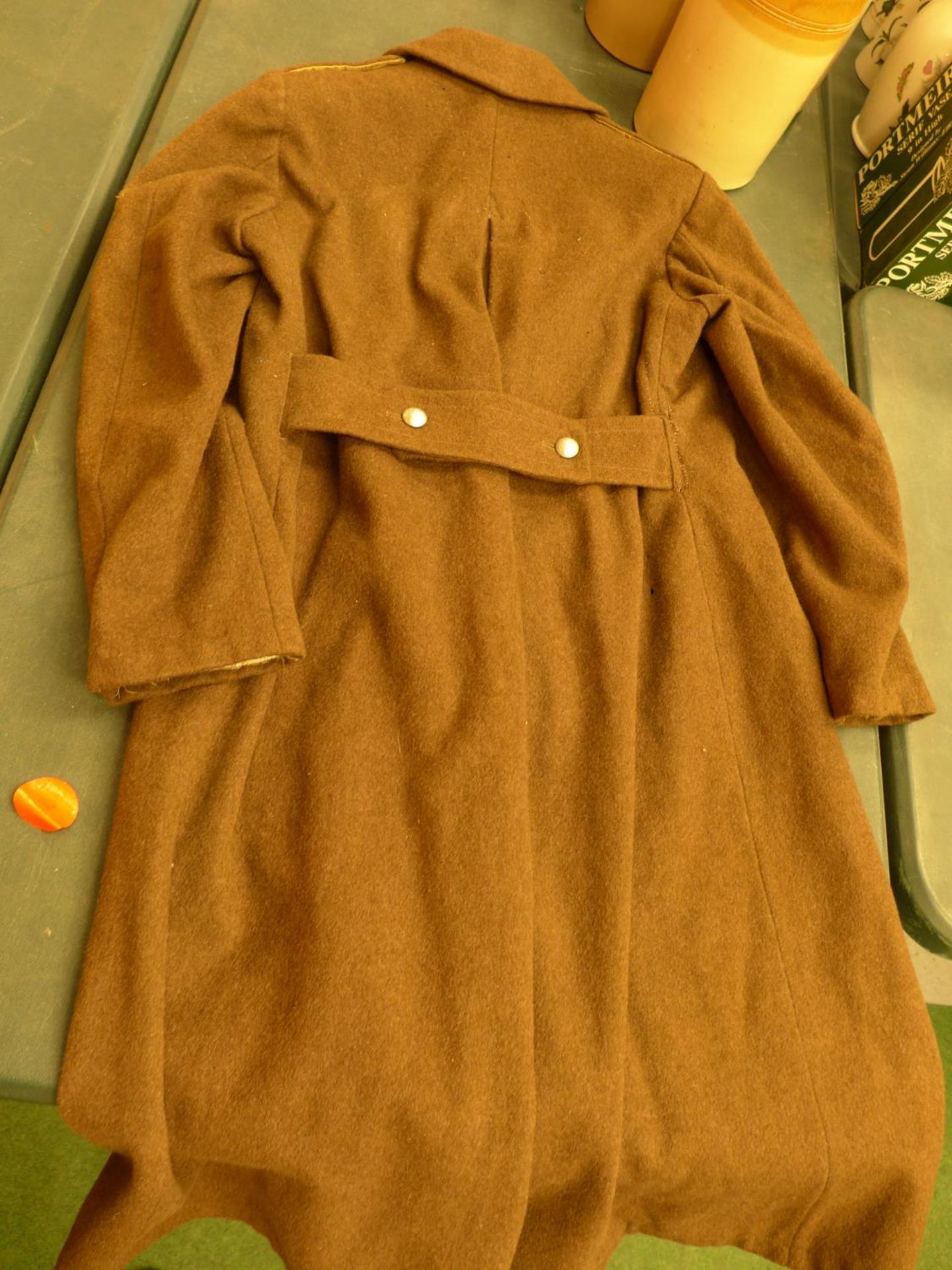 A FRENCH ARMY TUNIC AND A FRENCH ARMY GREAT COAT, SIZE 38-40" CHEST, 18" ARMPITS TO CUFF - Image 6 of 8