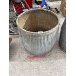 A VINTAGE GALVANISED DOLLY TUB