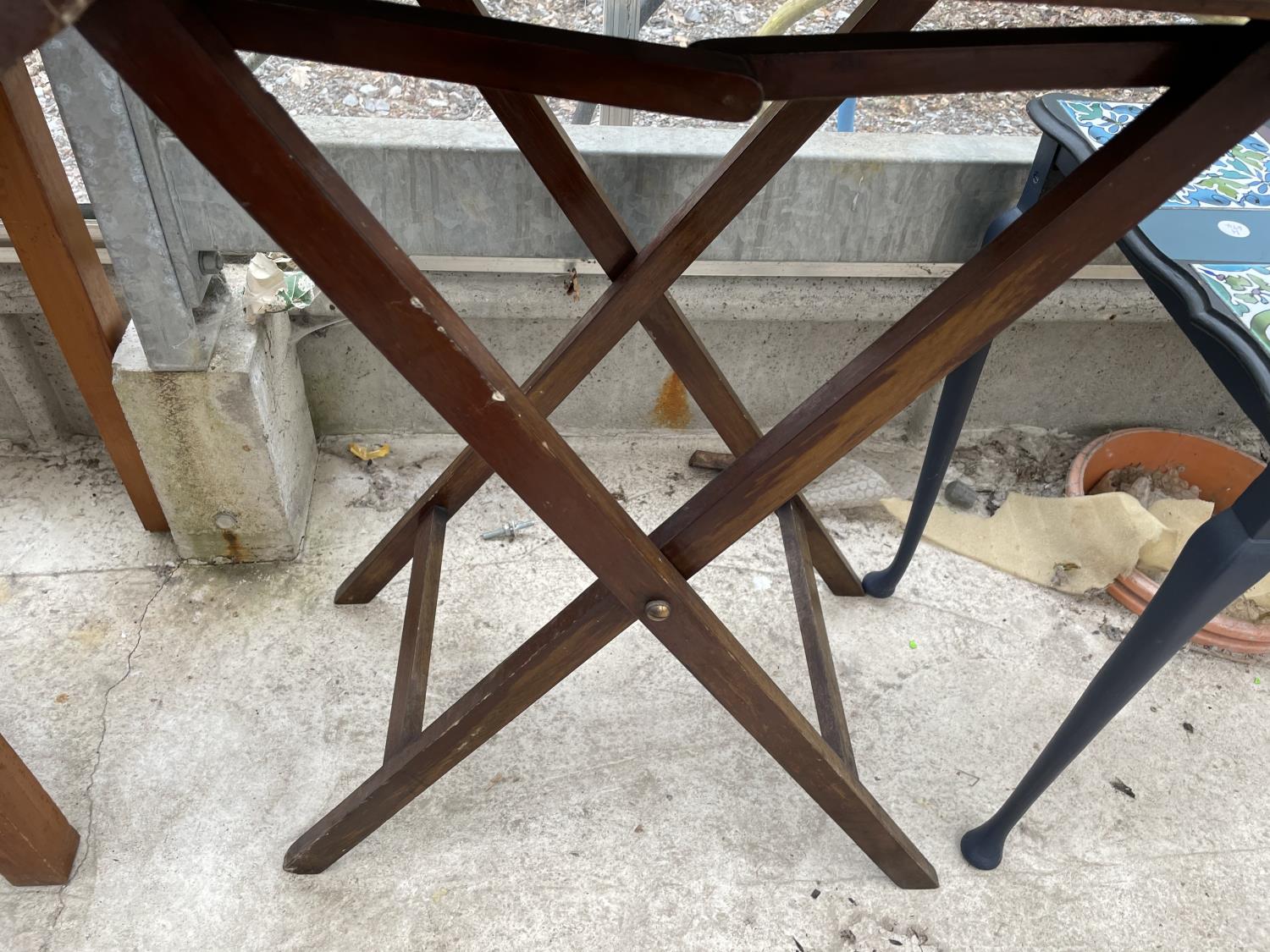 AN EDWARDIAN BUTLERS TRAY ON FOLDING STAND - Image 3 of 4