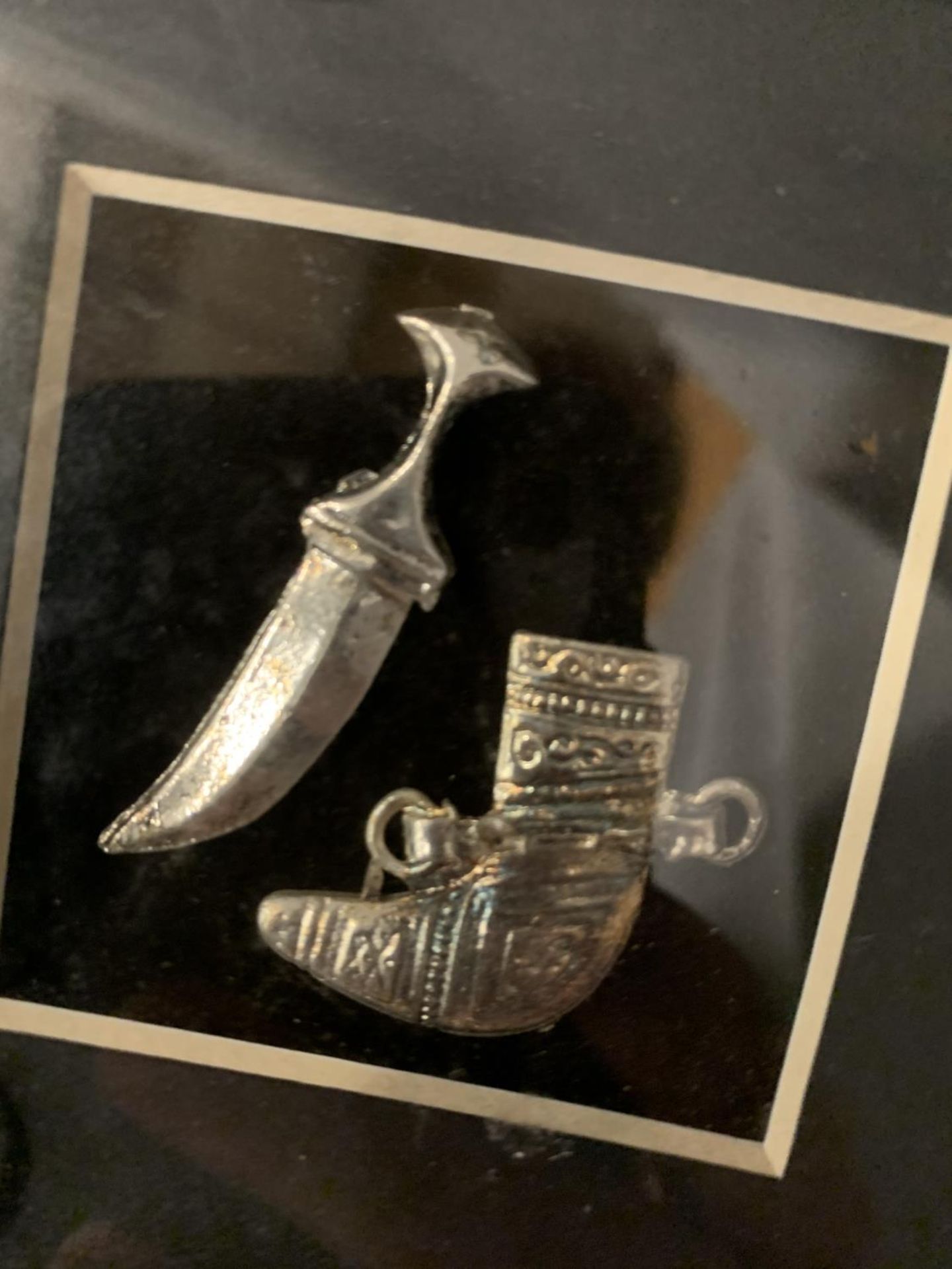 A MINATURE ASIAN SILVER DAGGER AND CASE IN A FRAME - Image 2 of 2
