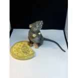 A COLD PAINTED BRONZE RAT FIGURINE EATING A BISCUIT H: 13CM