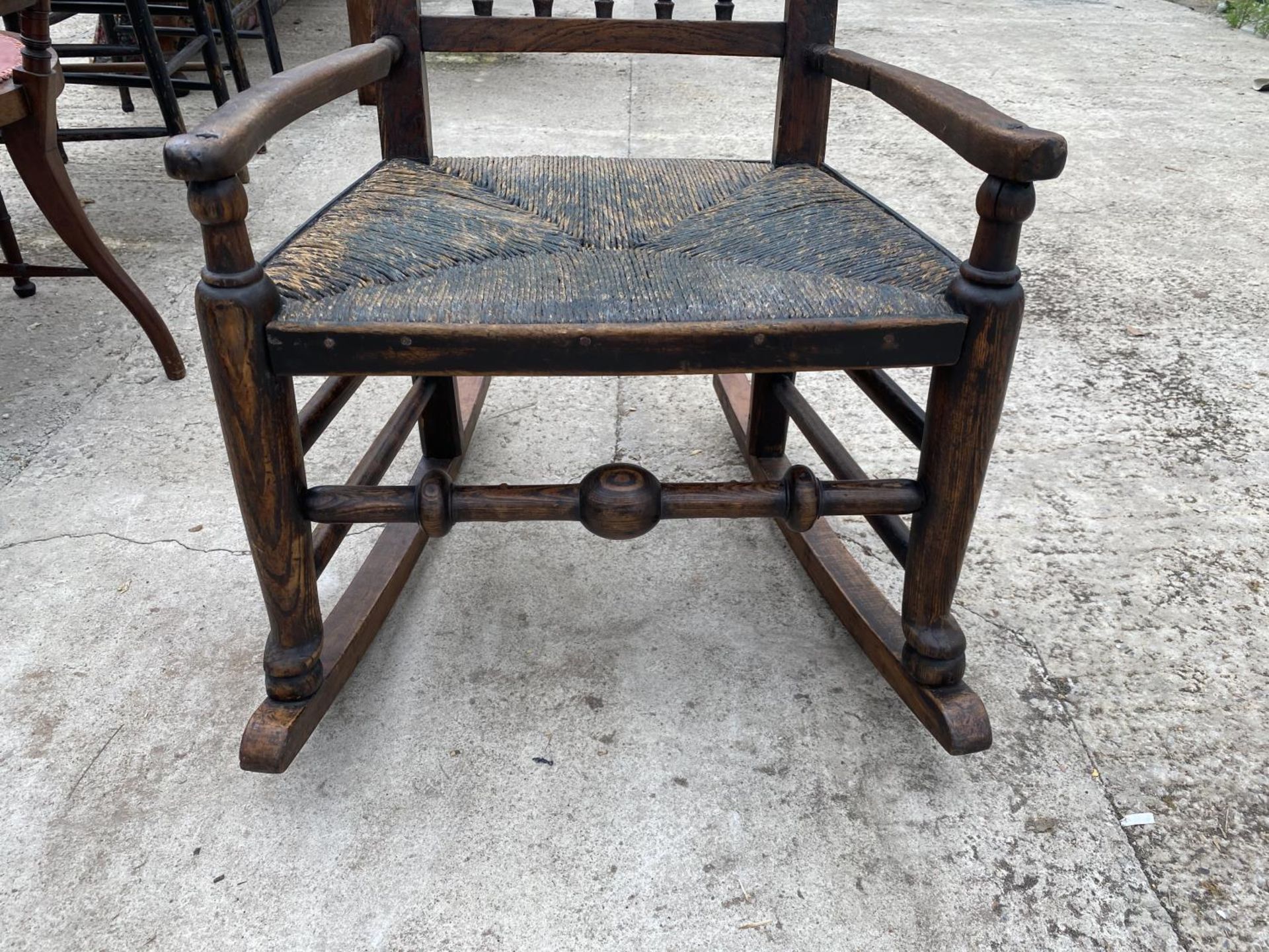 A LANCASHIRE SPINDLE BACK ROCKING CHAIR - Image 2 of 4