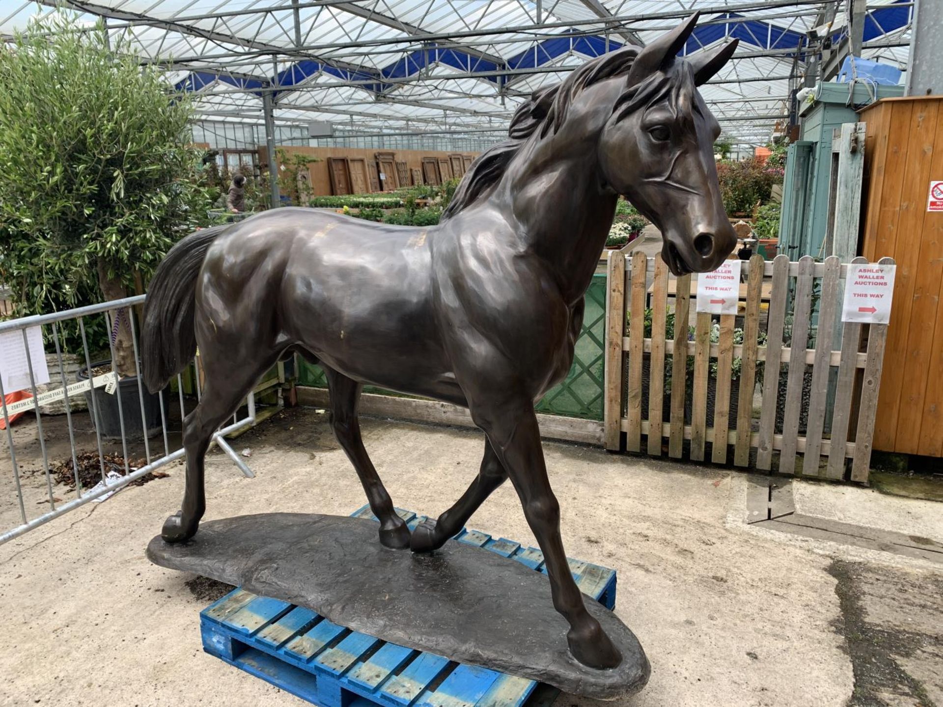 A LIFE-SIZE BRONZE HORSE FIGURE STANDING AT 13 HANDS HIGH - Image 2 of 8