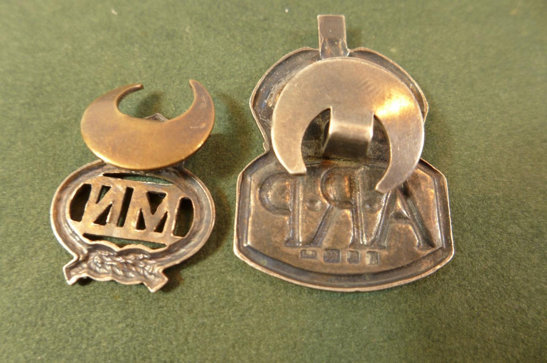 A HALLMARKED SILVER ARP BADGE AND A MERCHANT NAVY ON SERVICE BADGE - Image 2 of 2