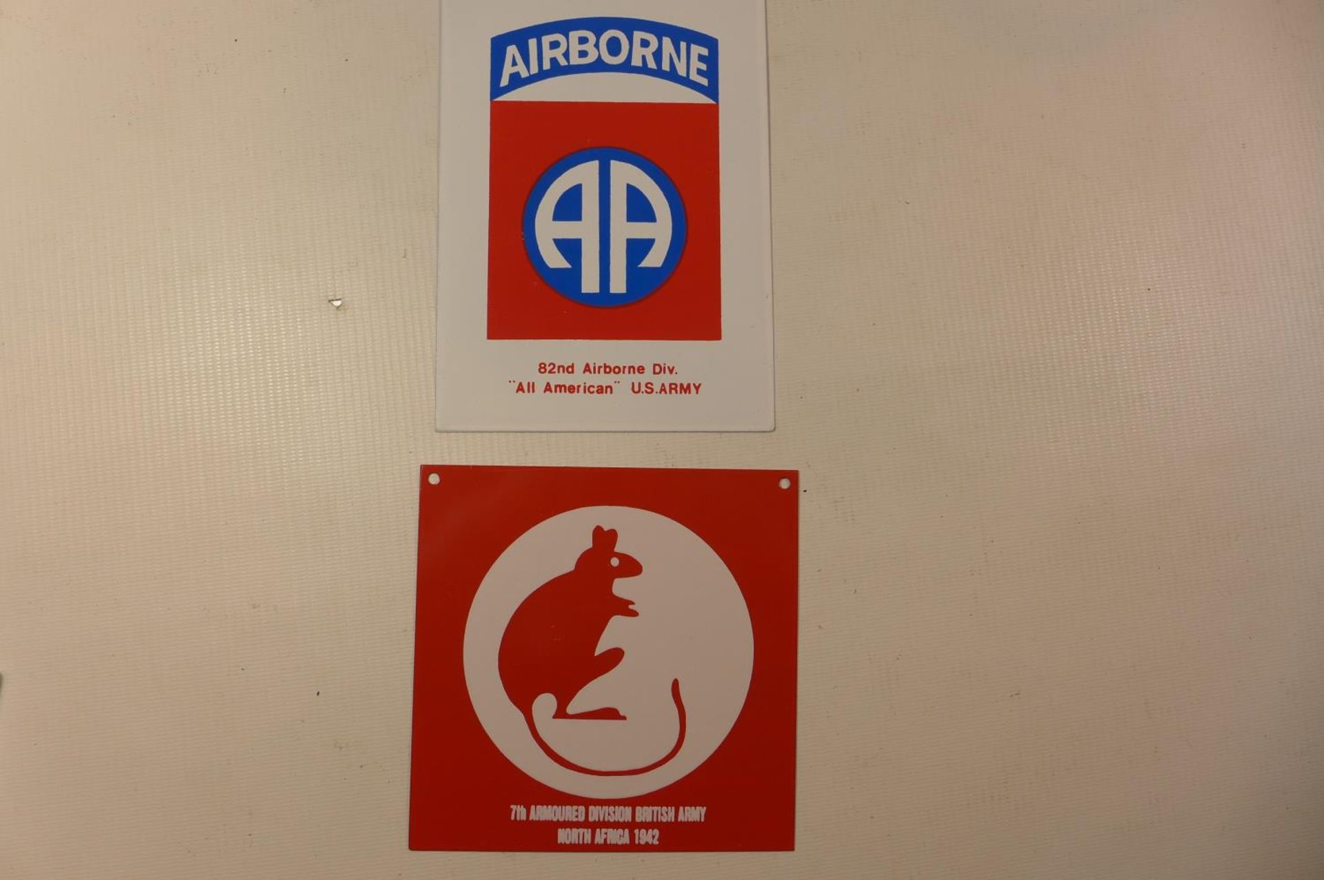 AN AIRBORNE METAL SIGN 17CM X 12CM AND A 7TH ARMOURED DESERT RAT SIGN 14CM X 14CM