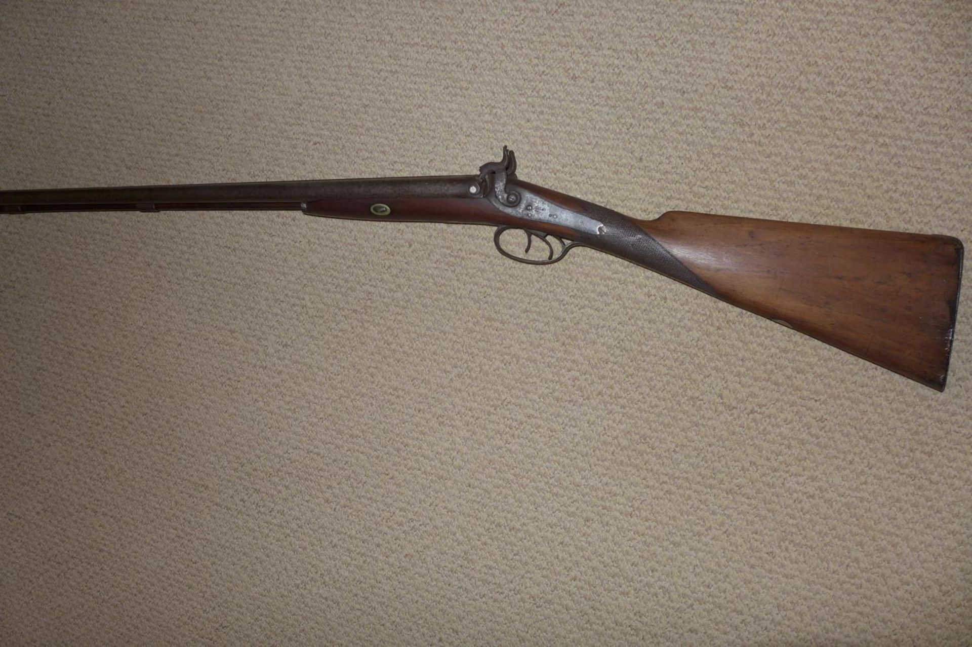 A DOUBLE BARRELED SIDE BY SIDE PERCUSSION CAP SHOTGUN BY DURS EGG WITH A 71CM BARREL. ENGRAVED LOCKS