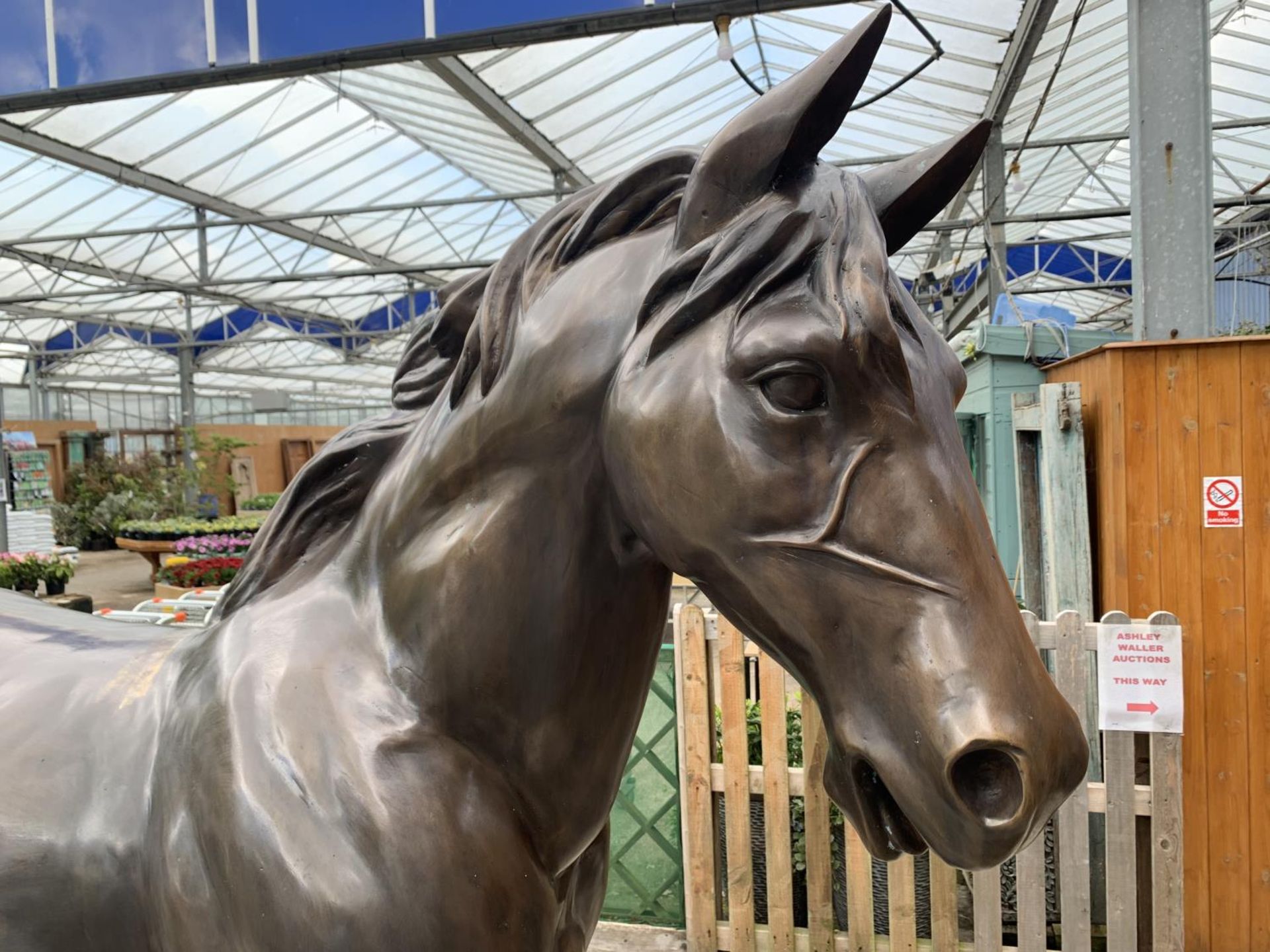 A LIFE-SIZE BRONZE HORSE FIGURE STANDING AT 13 HANDS HIGH - Image 8 of 8