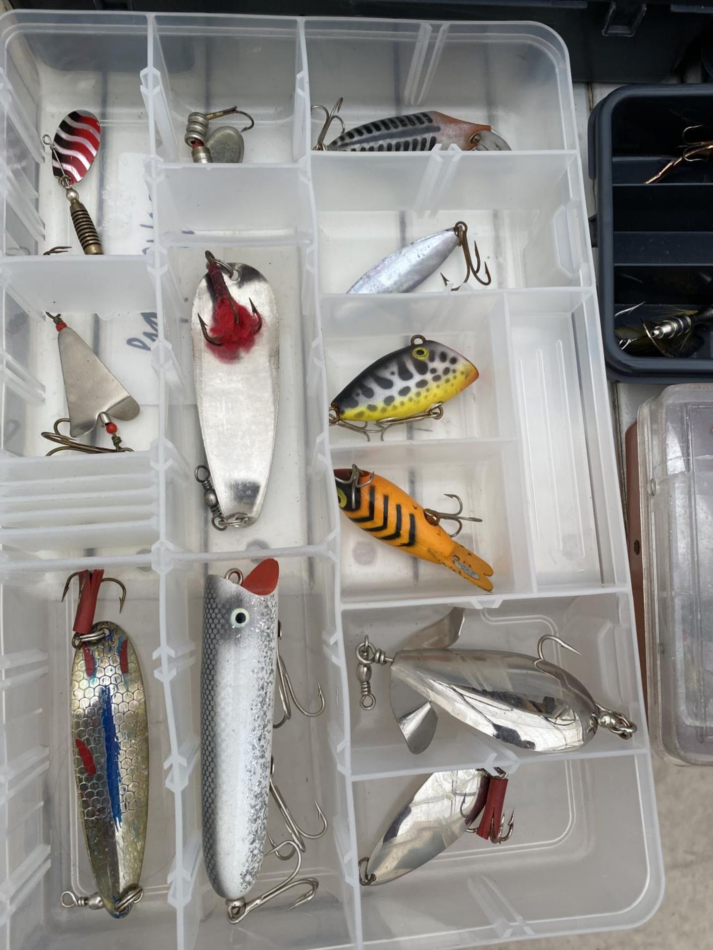 SIX BOXES OF VINTAGE AND OTHER FISHING LURES TO INCLUDE ABU, GRADDING, STUCK THUNA ETC - Image 2 of 6