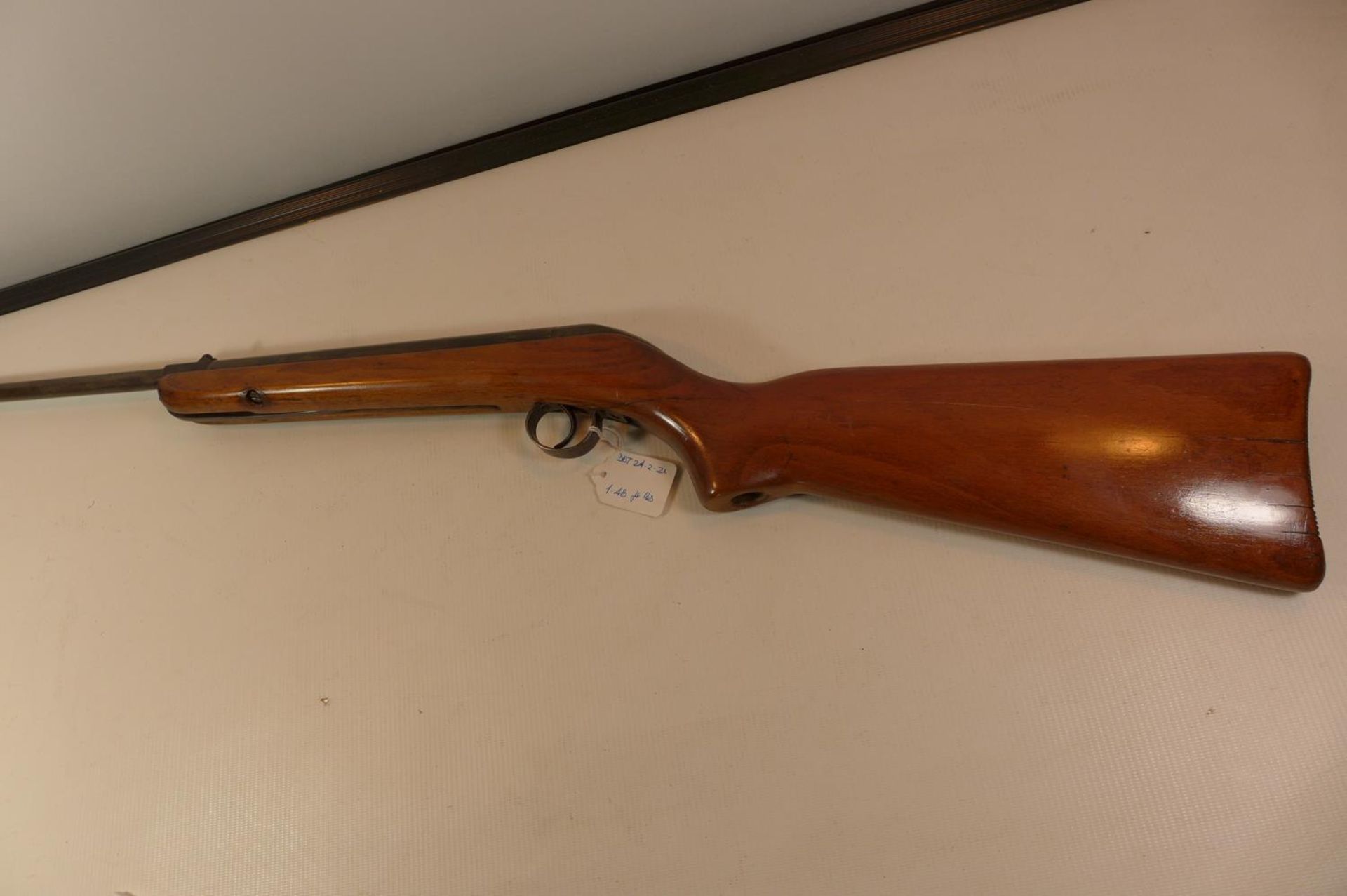 A 177 CALIBRE AIR RIFLE, WITH 38CM BARREL MARKED A65