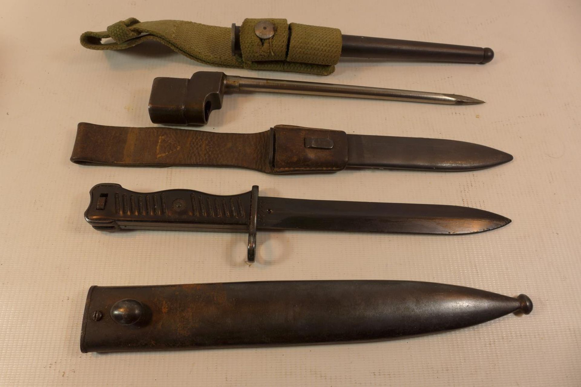 A YUGOSLAVIAN M56 BAYONET FOR RM1956 SUB MACHINE GUN, 17.5CM BLADE, COMPELTE WITH FROG, MARK II