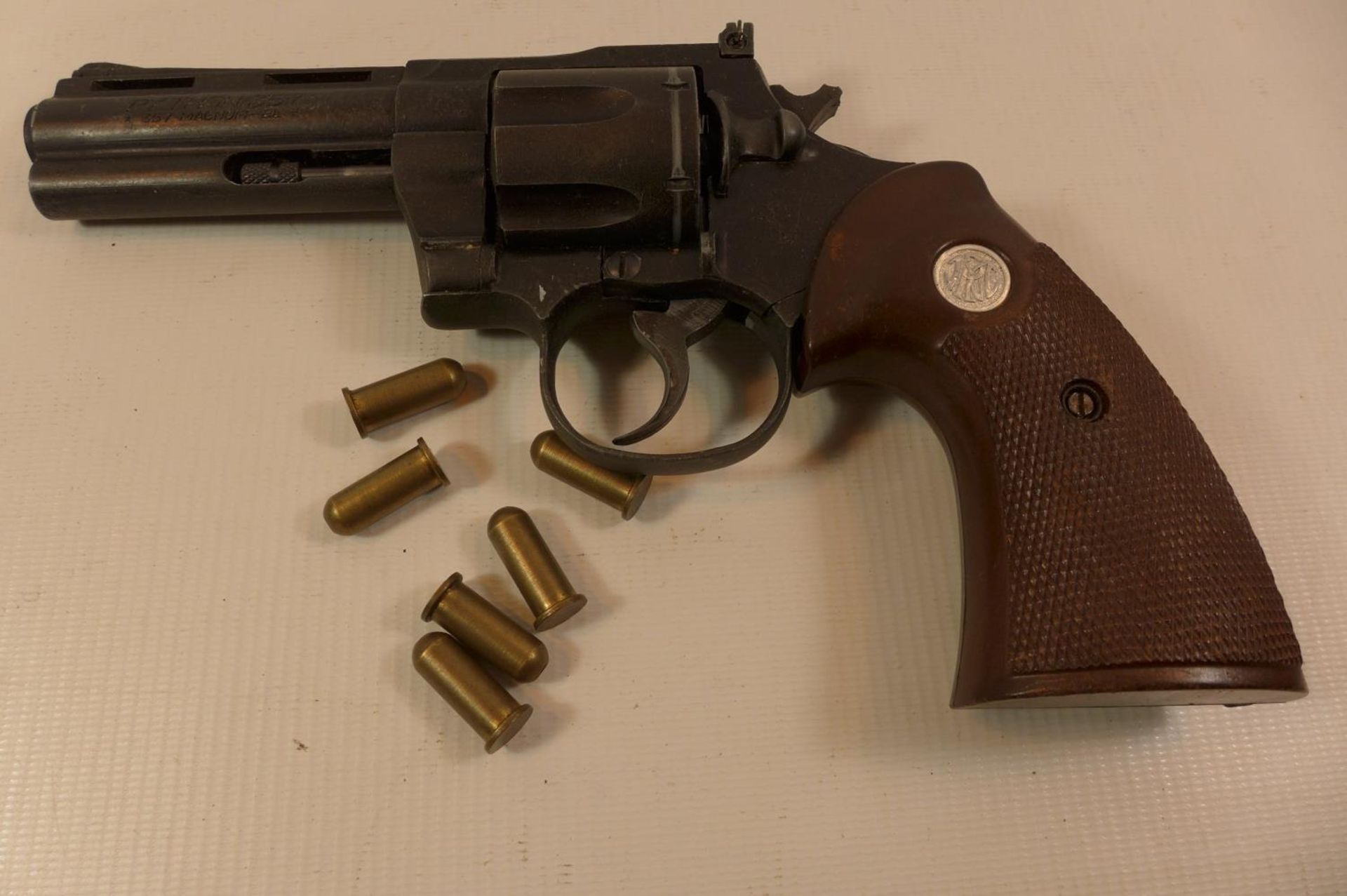 A REPLICA NON FIRING SMITH AND WESSON PYTHON 357 MAGNUM REVOLVER WITH A 10CM BARREL AND HAMMER A/F