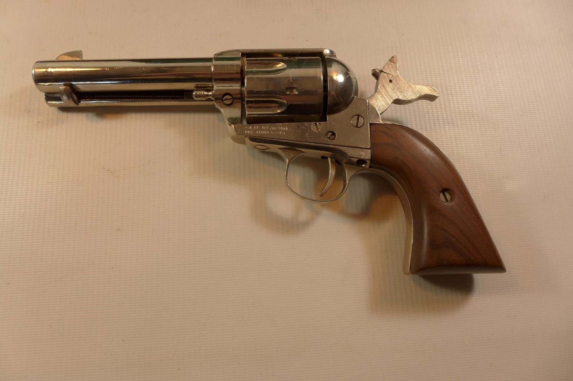 A CASED REPLICA NON FIRING COLT 44-40 BLANK REVOLVER, WITH 12CM BARREL - Image 4 of 6