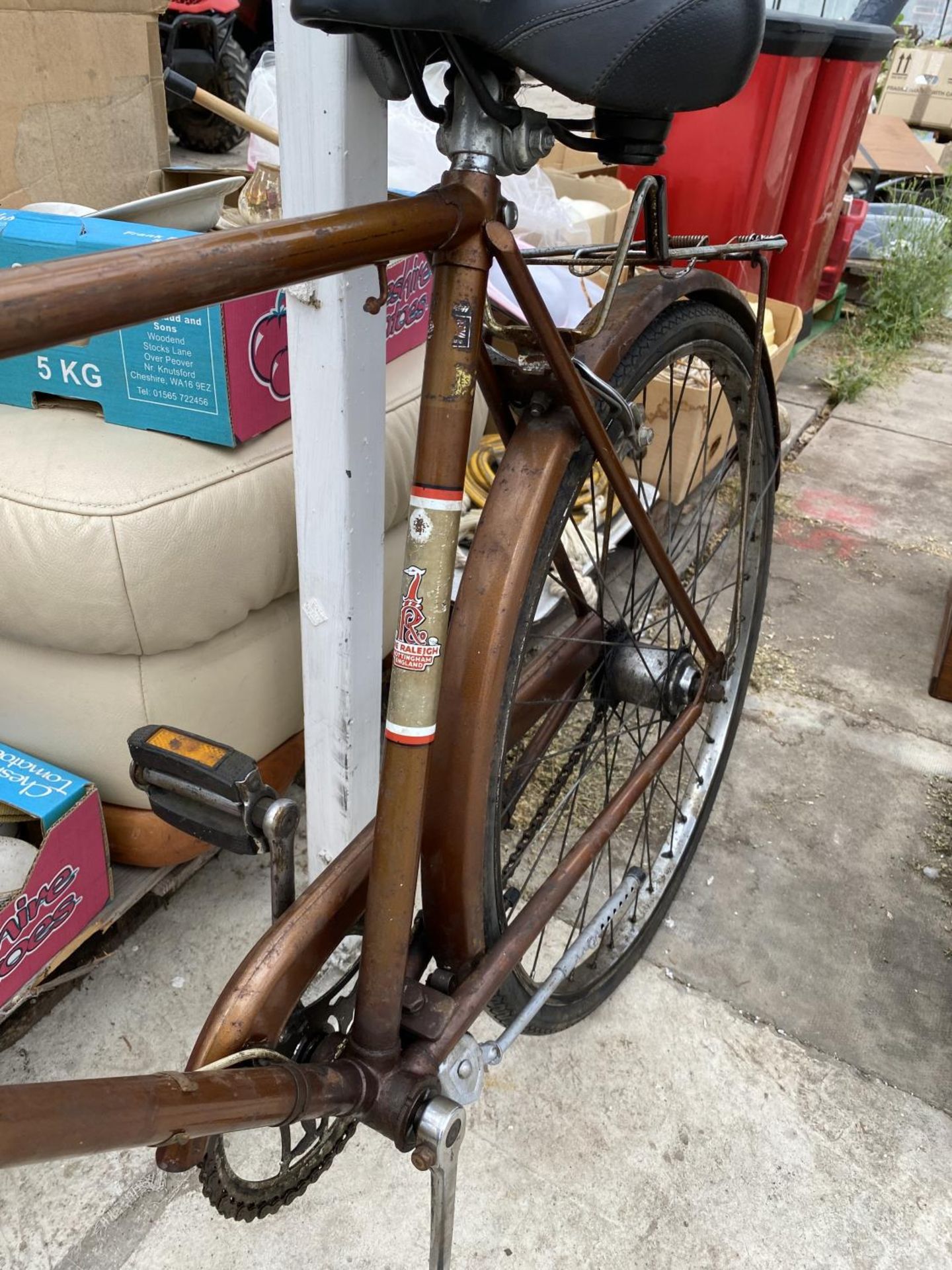 A GENT'S RALEIGH BICYCLE - Image 2 of 4