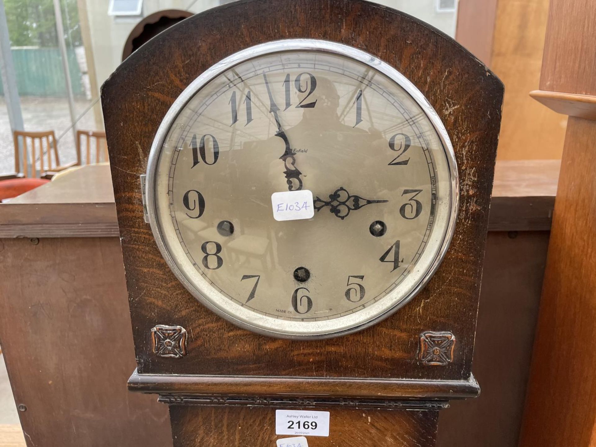 AN ENFIELD OAK GRANDMOTHER CLOCK - Image 2 of 5