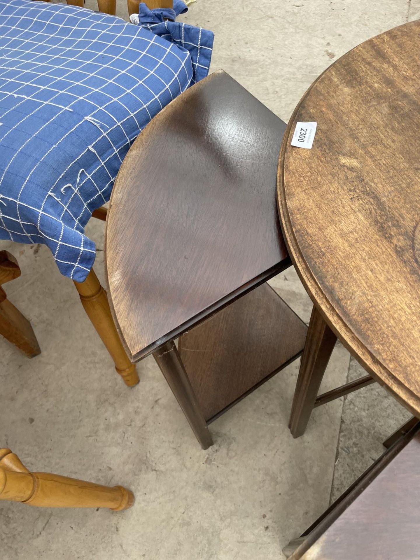 A CIRCULAR MAHOGANY NEST OF FOUR TABLES, 24" DIAMETER - Image 4 of 5