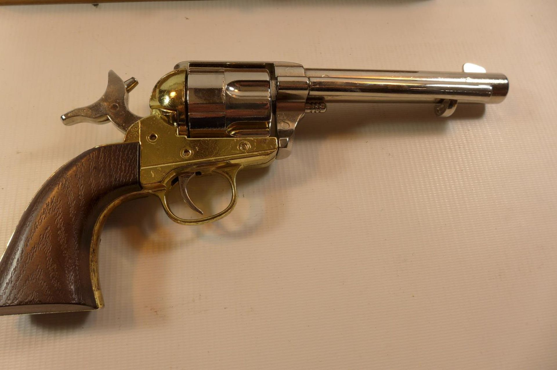 A CASED REPLICA, NON FIRING COLT ARMY 45 CALIBRE REVOLVER, 14CM BARREL - Image 4 of 6