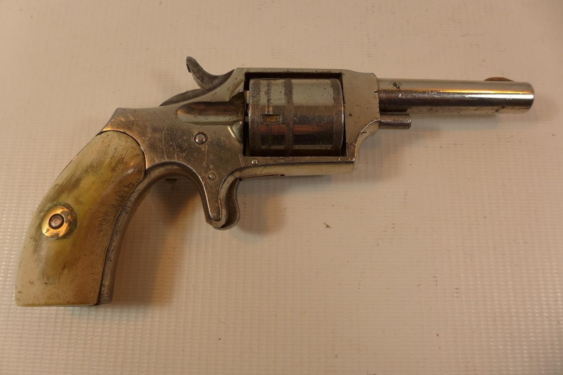 A 32 RIMFIRE HOPKINS & ALLEN "DICTATOR" SIX SHOT REVOLVER WITH 7.5CM BARREL - Image 2 of 7