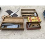 AN ASSORTMENT OF HAND TOOLS TO INCLUDE WOOD PLANE, SHARPENING STONES AND A MALLET ETC