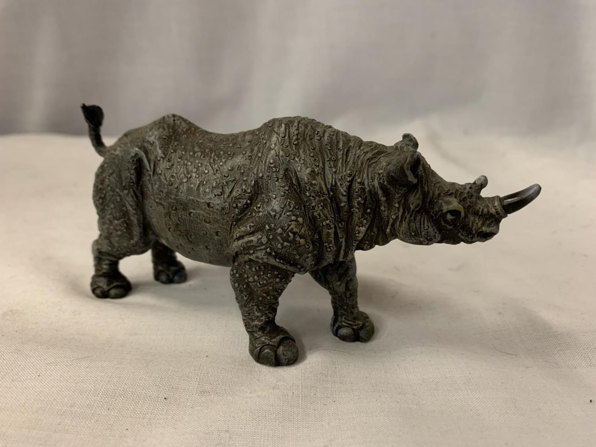 A COLD PAINTED BRONZE RHINO - Image 2 of 3