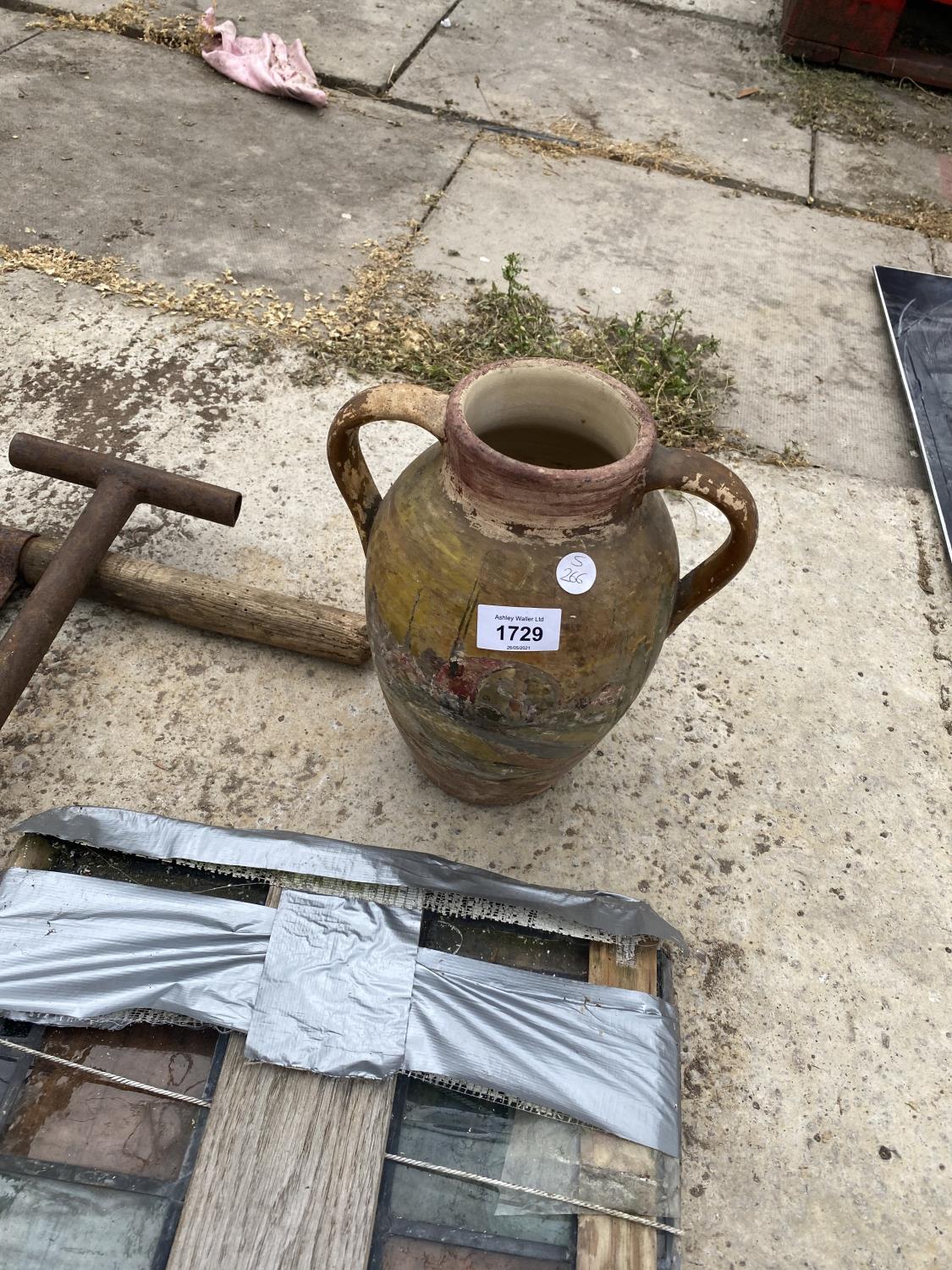 VARIOUS VINTAGE ITEMS - A TWO MAN SAW, STAINED GLASS WINDOW, A JUG ETC - Image 4 of 4