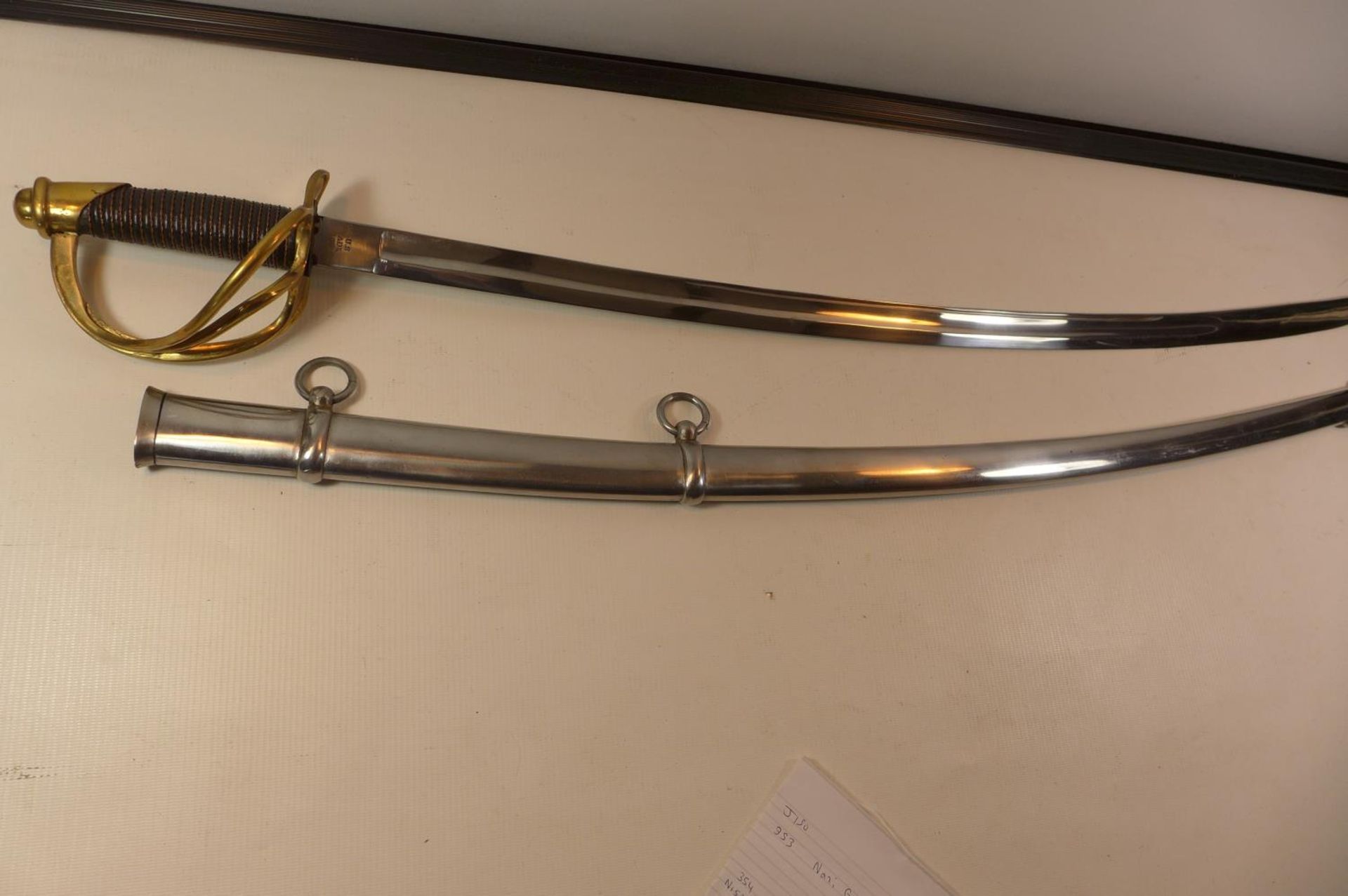 A REPLICA US CAVALRY SWORD, 86CM BLADE, BRASS GUARD AND METAL SCABBARD