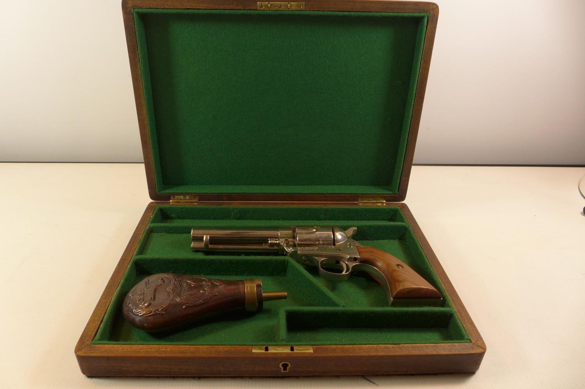 A CASED REPLICA NON FIRING COLT 44-40 BLANK REVOLVER, WITH 12CM BARREL - Image 2 of 6