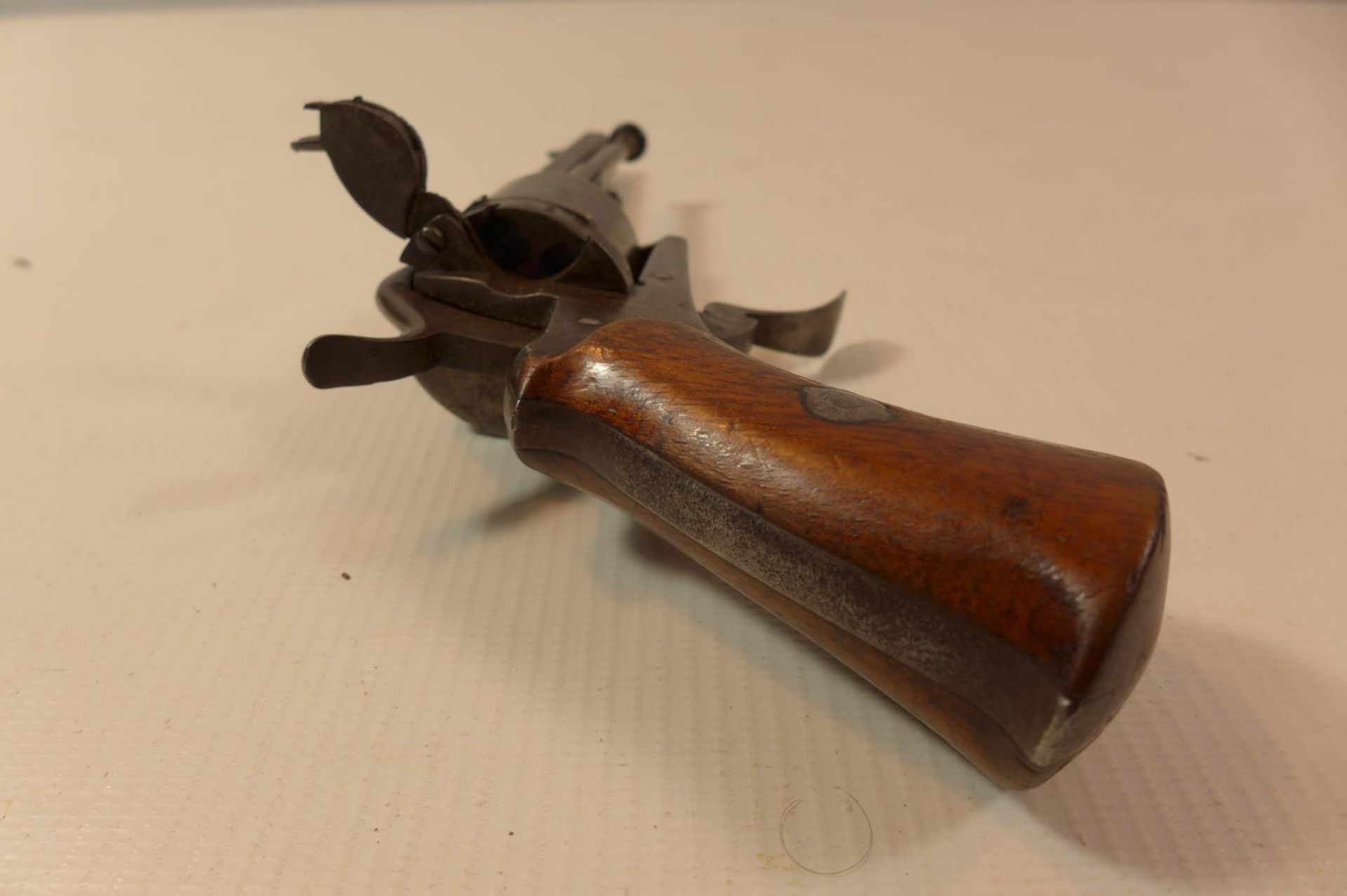 A SIX SHOT 7.65 CALIBRE PINFIRE REVOLVER WITH AN 8.5CM BARREL AND FOLDING TRIGGER - Image 3 of 5