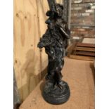 A RESIN STATUE OF A YOUNG LADY HOLDING A VASE OF FLOWERS H: 28CM