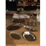 SIX ITEMS OF EPNS AND SILVER PLATE INCLUDING AN ORNATE WALKER & HALL SHEFFIELD CONDIMENT TRAY AND
