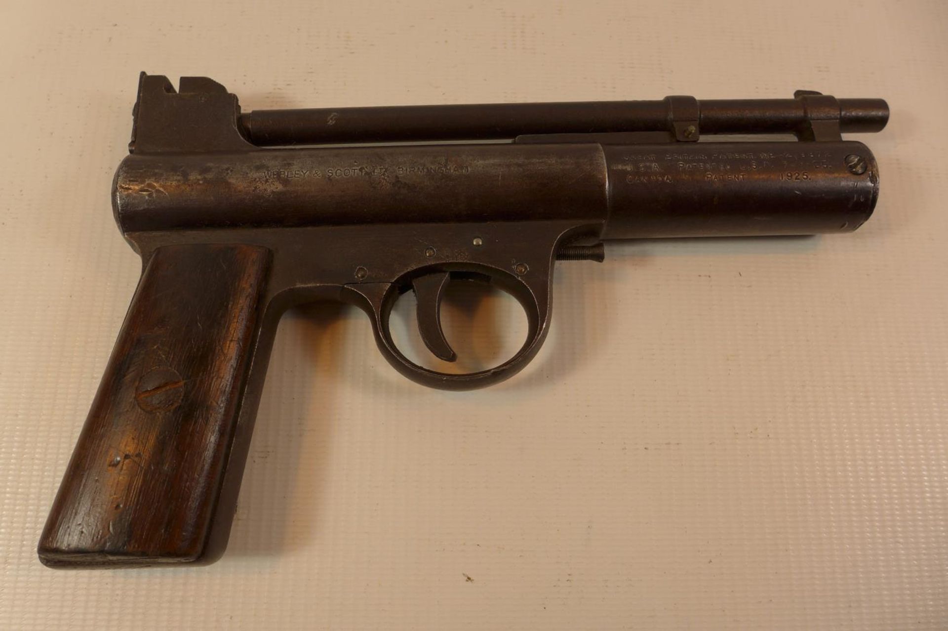 A WEBLEY AND SCOTT MARK I, 177 CALIBRE AIR PISTOL, WITH AN 18CM BARREL LACKING SAFETY.SERIAL - Image 2 of 4