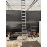 TWO KITCHEN STEPS AND A 28 RUNG EXTENDING ALLUMINIUM LADDER