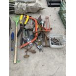 A LARGE ASSORTMENT OF HAND TOOLS TO INCLUDE BOW SAW, TIN SNIPS AND GARDEN SHEARS ETC